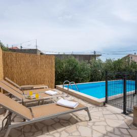 Apartman s bazenom Iva