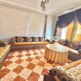Apartment 5 min Corniche, hotelli kohteessa Nador