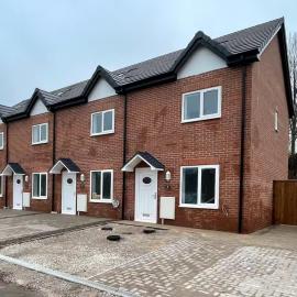 3 Bedroom New House Sleeps 5 with FREE Parking&WiFi-B