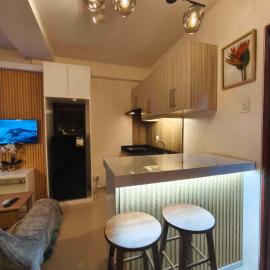 Almond Drive Talisay، فندق في Tangke
