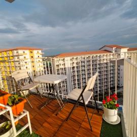 1123B FieldRes Condo by Bambie with wifi and drinking water