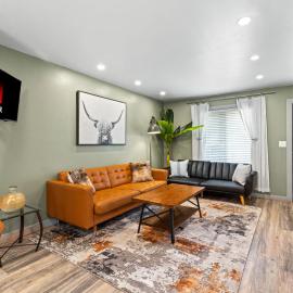 Spectacular Austin SoCo Townhome, מלון באוסטין