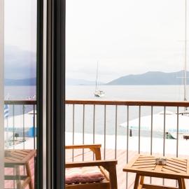 Καταλυματα Selana και Ielios Trikerisuites, hotel sa Trikeri