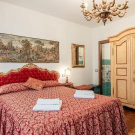 Iris Suite - Luxury Rooms near Pisa Centrale, hotel a Pisa