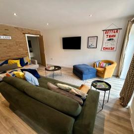 8 - Mouse Hole - Vast dog friendly garden with hot tub, hotel in Sparham