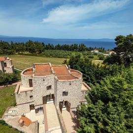 Twin Castles Maisonettes by RentalsPro Services - Kriopigi Halkidiki, hotel in Kriopigi