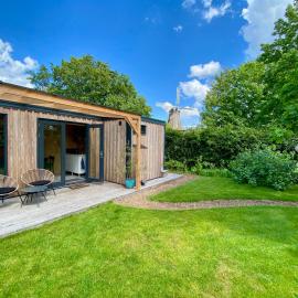 Tiny House The Cabin, hotell i Peize