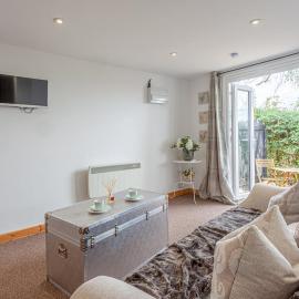 Stansted airport - studio annexe with parking, hotel a Hatfield Broad Oak