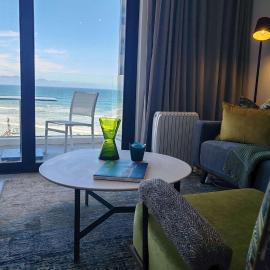 Wavescapes Chic Seaside Stay