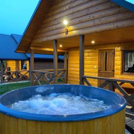Bieszczady- domek z jacuzzi 793-903-243, hotel in Bukowiec