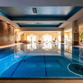 Dosłońce Resort Wellness & Farm、ラツワビツェのホテル