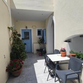 Villa Roussa City Center, hotel u Firi