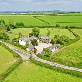 Looe में, होटल Talehay Cottages