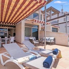 Cozy 2BR Retreat With Big Terrace, Peaceful Stay Minutes Away From the Beach, ξενοδοχείο σε Arguineguín