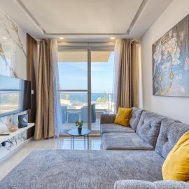 Seaview 3BR Home with Wifi, Terrace, AC & Sofabed by 360 Estates, hotel di Il-Maħsel