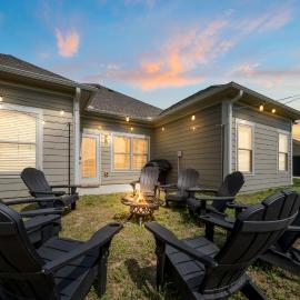 Modern 4BR Home with Game Room and Fire Pit - Near Downtown Cullman, hotel u gradu Kalman
