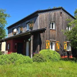 Natur und Wellness ''auf der Hardt'' -Jacuzzi- Sauna- Kinderausstattung- Alleinlage im Wald