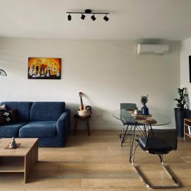 Stylish Apt near UNIC Medical School & EUC, Hotel in Engomi