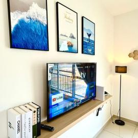 Family Park Midas Seri Alam Netlfix By STAY, hotel in Masai