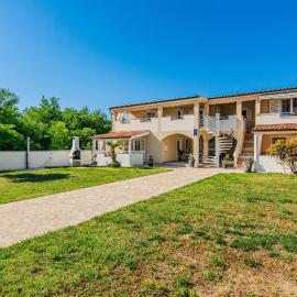 Apartments Juracak Josip i Mira, hotel sa Grbe
