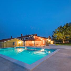 Villa Maslina, a charming and private villa 15 km from the sea