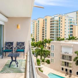 Cheerful Seascape Condo Happy Haven at Rainbow Beach Club, hotell i Cupe Coy