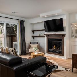 Luxurious ski-in ski-out condo in Saint-Sauveur, hotel a Saint-Sauveur-des-Monts
