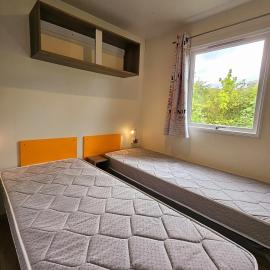 Verblijfpark Kasteel van Viane tiny house 4 personen minimum 7nachten, hotell i Geraardsbergen