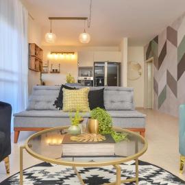 ליל הלבנה, hotel a ‘Ein Ya‘aqov