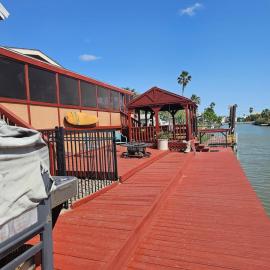Huge 3k SQ FT Waterfront Home、ロックポートのホテル