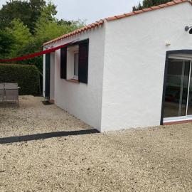 Le Clos qui Clôt โรงแรมในLe Fenouiller