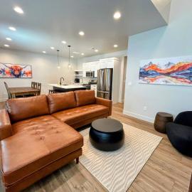 Alpine Escape Luxury Retreat, Hot Tub, Walkable, Mountain Views, 3 King Beds, hotel v destinácii Driggs