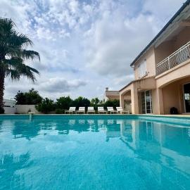 Villa familiale tout confort avec piscine spacieuse