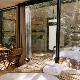 Modern Mirror Home w/ Hot-tub | “Glass House” #2
