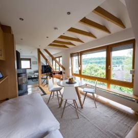 Glass Front Apartment With Valley View B17
