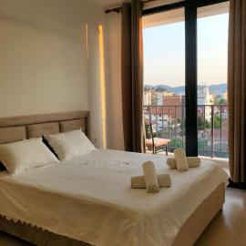 City Apartment with Balconies, hotel in Tirana