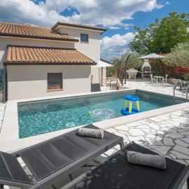 Nice Home In Nova Vas