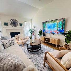 3BR-2 BA Cozy Hub Katy - Close to Cypress โรงแรมในเคที