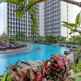 1BR Chadstone With Pool and Gym, hotel in Kedungg