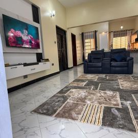 Uptown retreat home Su casa Najjera 1, hotel in Buwate