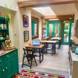 The Dragonfly Guesthouse - SELF CATERED, hotel in Glastonbury
