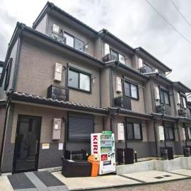 Home in Kyoto kiyomizu, city walk 5 minutes Kiyomizu Temple, washmachine, kitchen, TV in room&bathroom