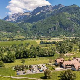 Clubhouse, hotel a Giez