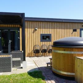 Luxe chalet op minicamping in waarde, hotel in Waarde