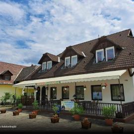 Dózsa Vendégház, Hotel in Balatonboglár