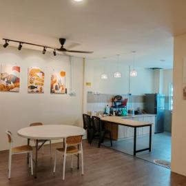 5 Loaves & 2 Fishes Roomstay Opposite GH