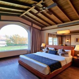 The Hridayesh Spa Wilderness Resort, Hotel in Garjia