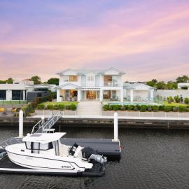 Hamptons On Dux Retreat