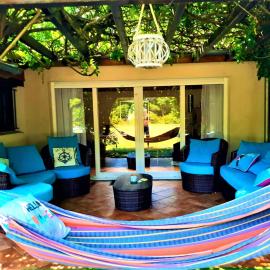 Villa dans jolie jardin