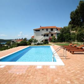 Apartment with a spacious garden and pool